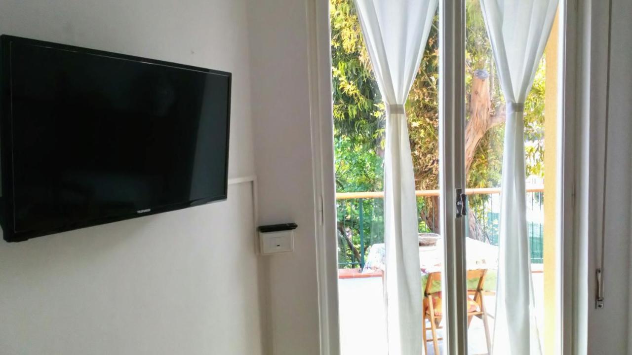 Casa Di Claude Con Posto Auto Apartment Finale Ligure Luaran gambar