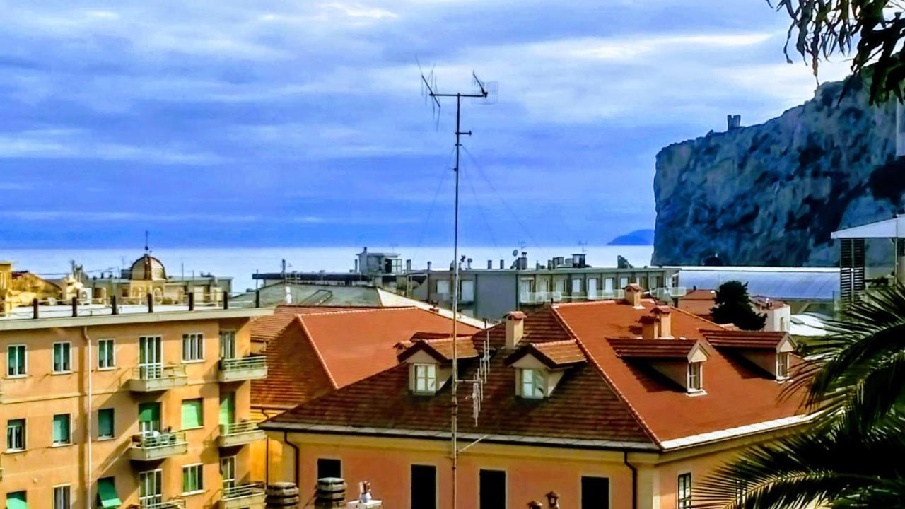 Casa Di Claude Con Posto Auto Apartment Finale Ligure Luaran gambar
