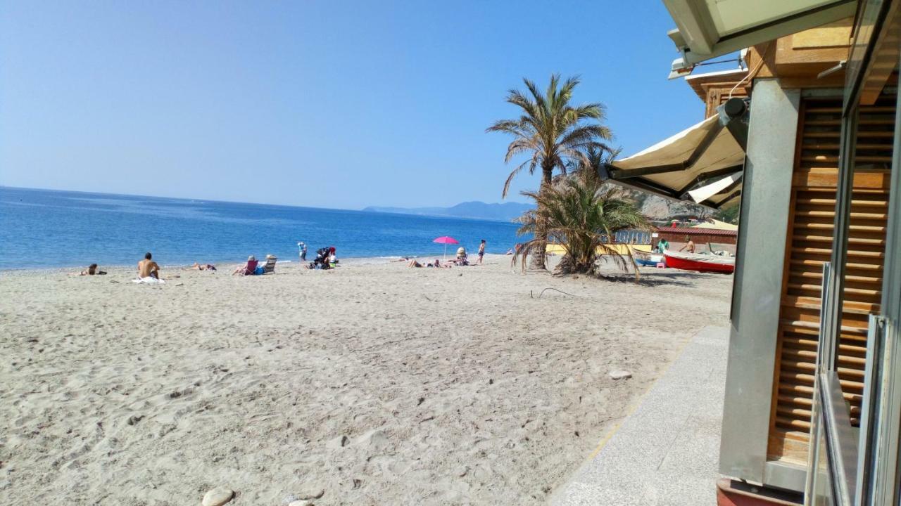 Casa Di Claude Con Posto Auto Apartment Finale Ligure Luaran gambar
