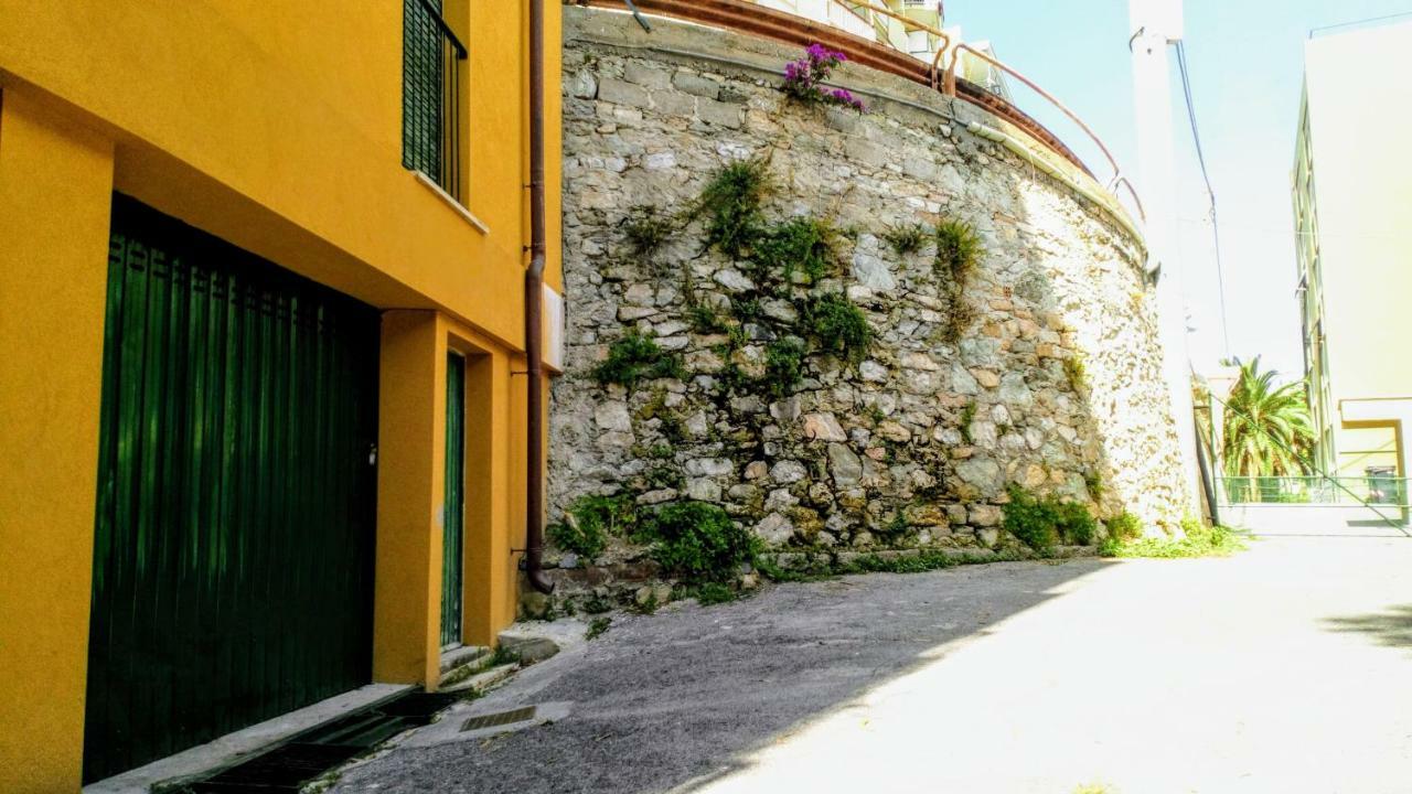 Casa Di Claude Con Posto Auto Apartment Finale Ligure Luaran gambar