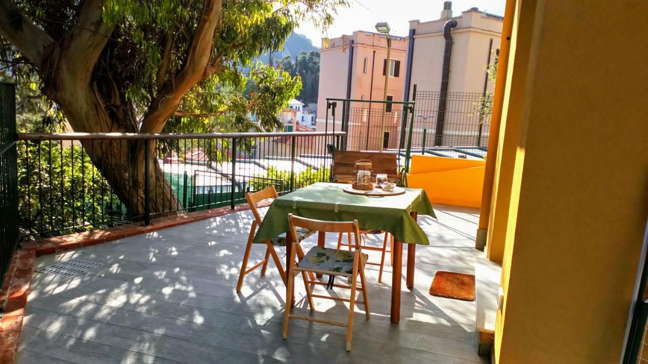 Casa Di Claude Con Posto Auto Apartment Finale Ligure Luaran gambar
